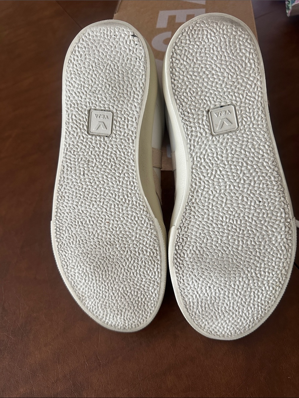 Veja Esplar Unisex White Leather Sneakers with Beige Accents. EUC - Picture 8 of 8